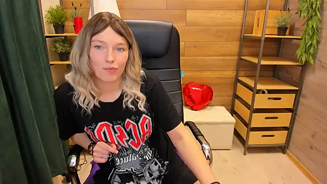  fiona Love online show from 02.10.25