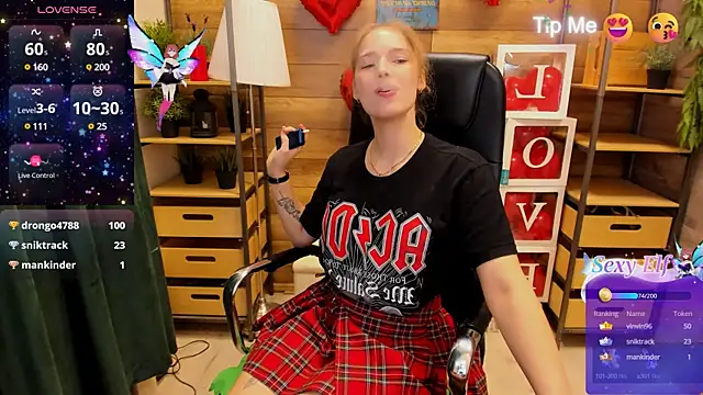  fiona Love online show from 03.15.25