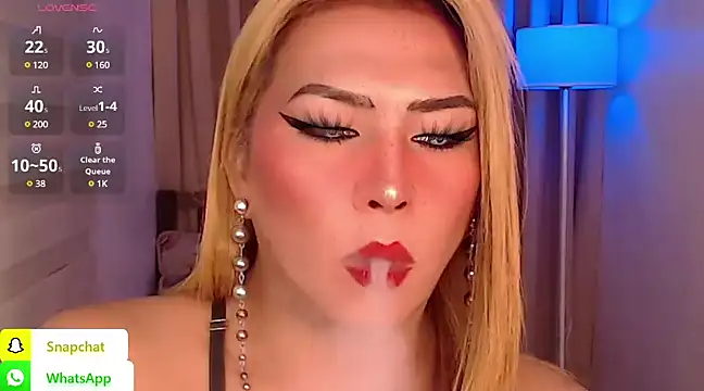 Snapshot of QUEEN_GIAMOORE69 chatting on 12.14.24 QUEEN GIAMOORE69 online show from 12.14.24