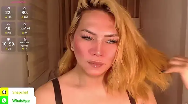 Snapshot of QUEEN_GIAMOORE69 chatting on 12.27.24 QUEEN GIAMOORE69 online show from 12.27.24