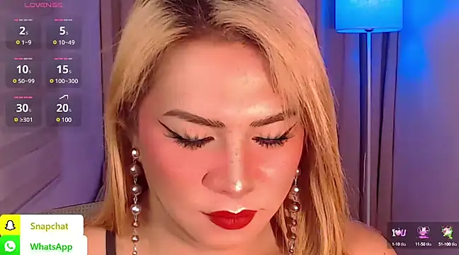 Snapshot of QUEEN_GIAMOORE69 chatting on 01.05.25 QUEEN GIAMOORE69 online show from 01.05.25