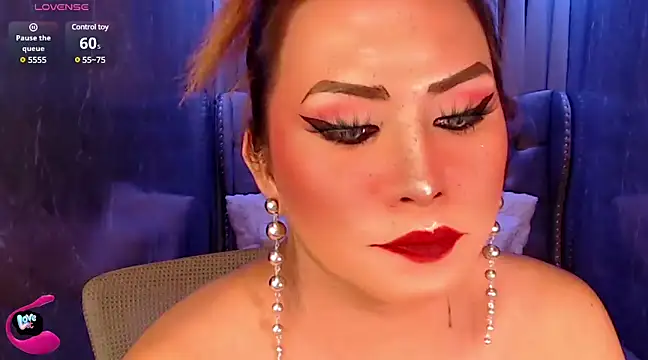 Snapshot of QUEEN_GIAMOORE69 chatting on 02.27.25 QUEEN GIAMOORE69 online show from 02.27.25