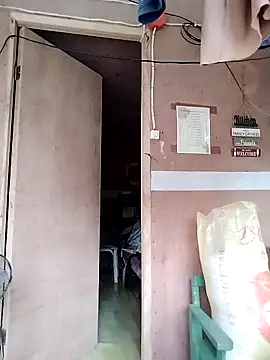 Snapshot of lickmepussy21 chatting on 12.18.25 lickmepussy21 online show from 12.18.25