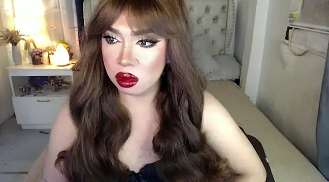 Snapshot of RebecaNextToYou chatting on 12.18.24 RebecaNextToYou online show from 12.18.24