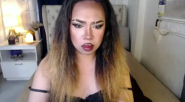 Snapshot of RebecaNextToYou chatting on 01.07.25 RebecaNextToYou online show from 01.07.25