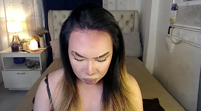 Snapshot of RebecaNextToYou chatting on 01.11.25 RebecaNextToYou online show from 01.11.25
