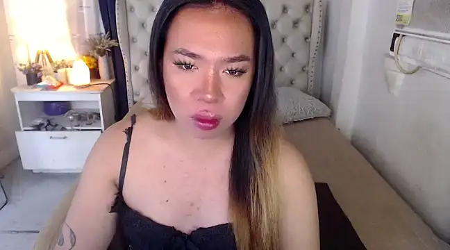 Snapshot of RebecaNextToYou chatting on 01.20.25 RebecaNextToYou online show from 01.20.25