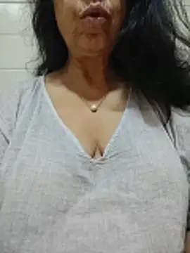 Snapshot of Susannemilf chatting on 04.21.26 Susannemilf online show from 04.21.26