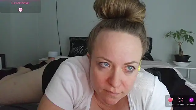 julimonroe online show from 04.01.26