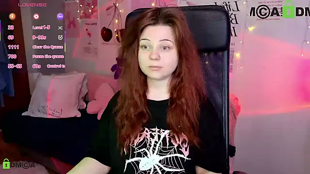Snapshot of StellaMilla chatting on 04.28.26 StellaMilla online show from 04.28.26
