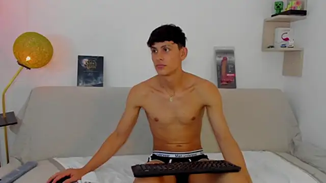 Snapshot of logan_thomas chatting on 10.24.25 logan thomas online show from 10.24.25