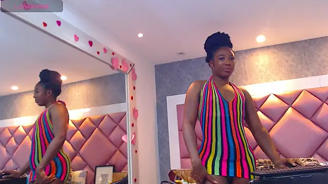 Snapshot of DanielaDuff chatting on 07.18.26 DanielaDuff online show from 07.18.26