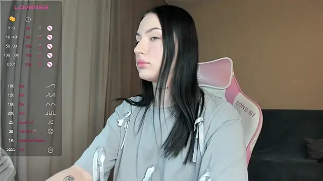 JenniferQueen11 online show from 01.17.25