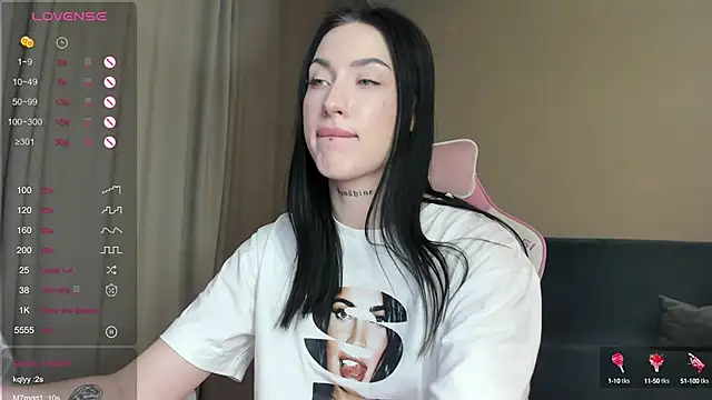 JenniferQueen11 online show from 01.19.25