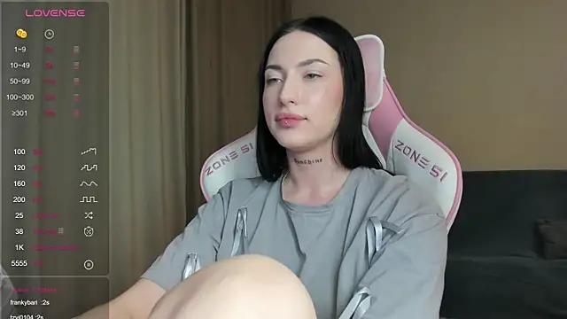 JenniferQueen11 online show from 01.26.25