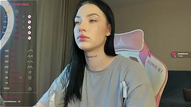 JenniferQueen11 online show from 02.02.25