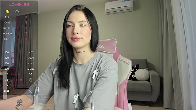 JenniferQueen11 online show from 02.12.25