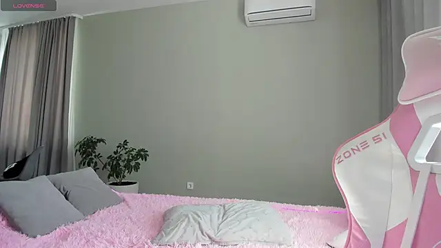 JenniferQueen11 online show from 09.30.25