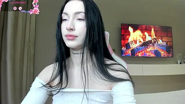 Snapshot of JenniferQueen11 chatting on 01.08.26 JenniferQueen11 online show from 01.08.26