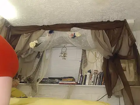 Snapshot of MaxiMillz chatting on 02.07.26 MaxiMillz online show from 02.07.26