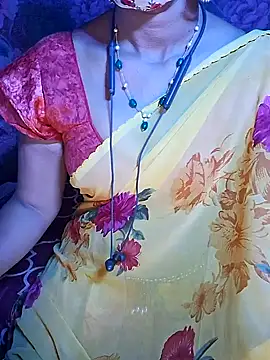 Snapshot of XBHUUME chatting on 01.04.25 XBHUUME online show from 01.04.25