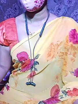 Snapshot of XBHUUME chatting on 03.18.25 XBHUUME online show from 03.18.25