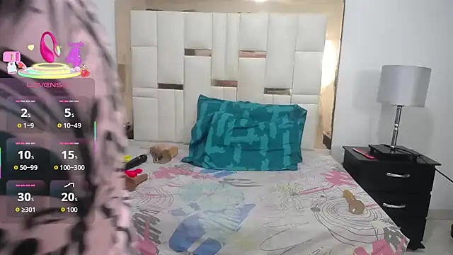 Snapshot of ambercordoba chatting on 10.25.25 ambercordoba online show from 10.25.25