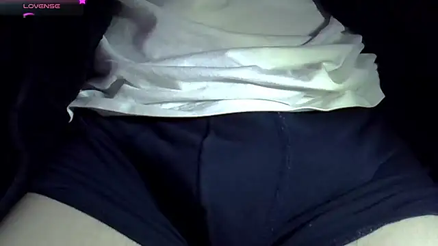 Snapshot of VirtualPear chatting on 03.06.25 VirtualPear online show from 03.06.25