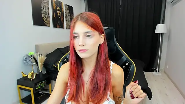 Snapshot of RedLipse chatting on 09.13.25 RedLipse online show from 09.13.25