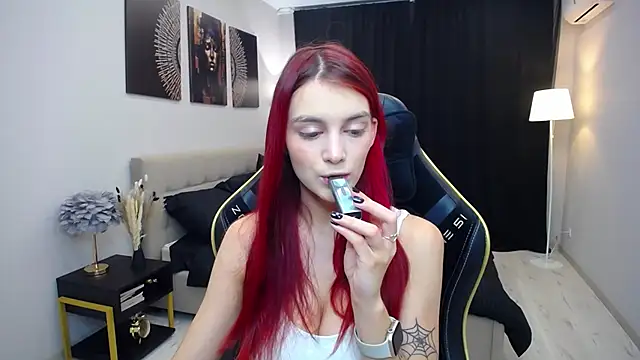 Snapshot of RedLipse chatting on 12.01.25 RedLipse online show from 12.01.25