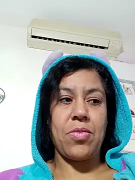 Snapshot of Molly_newman6 chatting on 11.06.25 Molly newman6 online show from 11.06.25