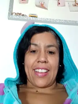 Snapshot of Molly_newman6 chatting on 11.17.25 Molly newman6 online show from 11.17.25