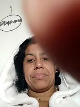 Snapshot of Molly_newman6 chatting on 11.24.25 Molly newman6 online show from 11.24.25