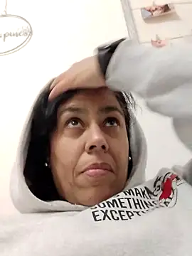 Snapshot of Molly_newman6 chatting on 11.25.25 Molly newman6 online show from 11.25.25