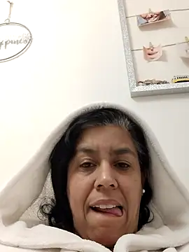 Snapshot of Molly_newman6 chatting on 11.27.25 Molly newman6 online show from 11.27.25