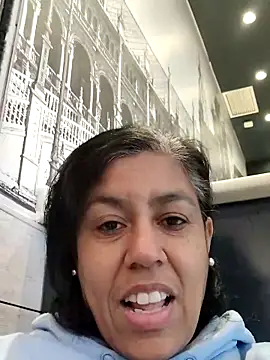 Snapshot of Molly_newman6 chatting on 12.04.25 Molly newman6 online show from 12.04.25