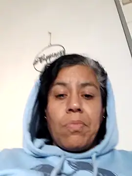 Snapshot of Molly_newman6 chatting on 12.13.25 Molly newman6 online show from 12.13.25