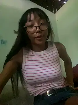 Snapshot of Karmakuro chatting on 09.24.25 Karmakuro online show from 09.24.25