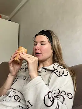 AngelMiaM online show from 04.27.26