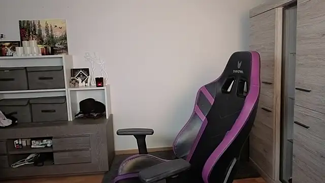 TinniAngel online show from 09.11.25