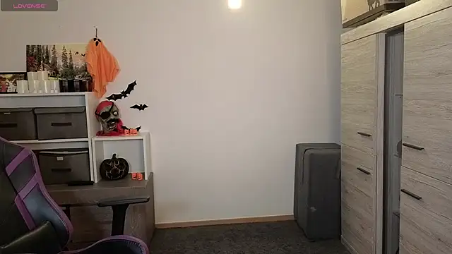 TinniAngel online show from 10.11.25