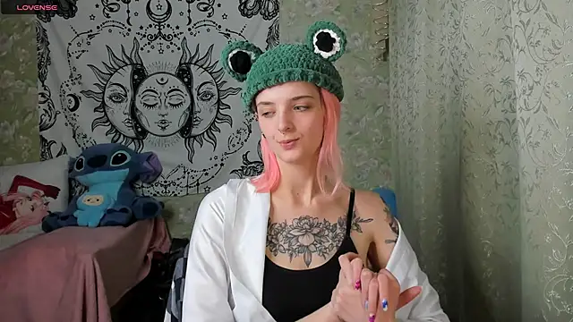 Cutie Adelia online show from 12.19.24