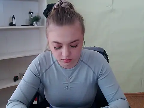 Snapshot of CrazyGloria chatting on 03.06.25 CrazyGloria online show from 03.06.25