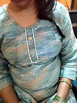 Snapshot of Diya_143 chatting on 12.15.25 Diya 143 online show from 12.15.25