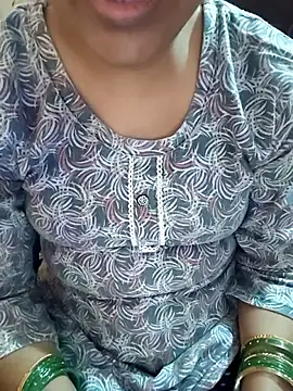 Snapshot of Diya_143 chatting on 12.21.25 Diya 143 online show from 12.21.25