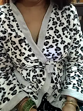 Snapshot of Diya_143 chatting on 12.21.25 Diya 143 online show from 12.21.25