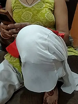 Snapshot of Diya_143 chatting on 04.14.26 Diya 143 online show from 04.14.26