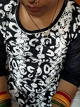 Snapshot of Diya_143 chatting on 06.25.26 Diya 143 online show from 06.25.26