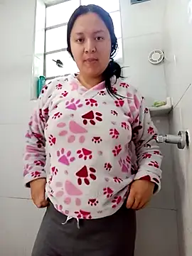 Snapshot of Arisha34 chatting on 02.16.25 Arisha34 online show from 02.16.25