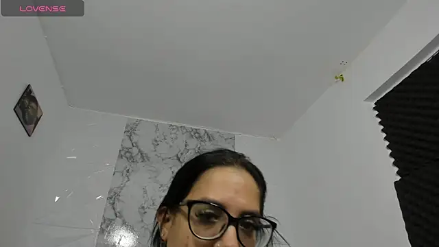 Snapshot of emilyconer chatting on 11.03.25 emilyconer online show from 11.03.25